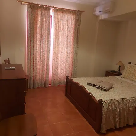 Angela Place * Порту-Санту